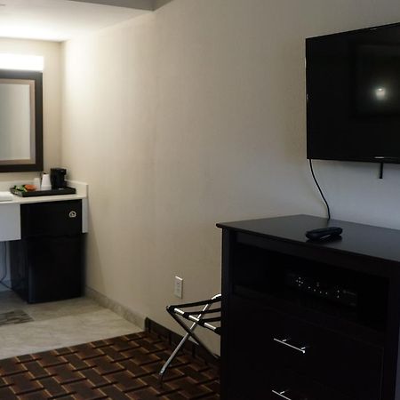 Best Stay Inn Plainville Экстерьер фото