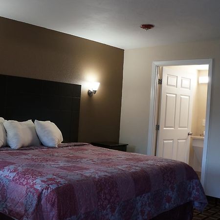 Best Stay Inn Plainville Экстерьер фото